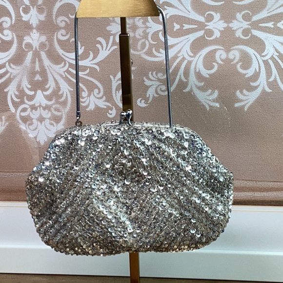 Vintage Handbags - Vintage Silver Sequin Dome Clutch